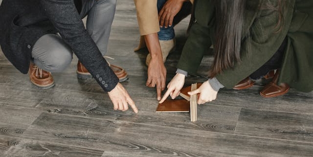 people-comparing-flooring-colours